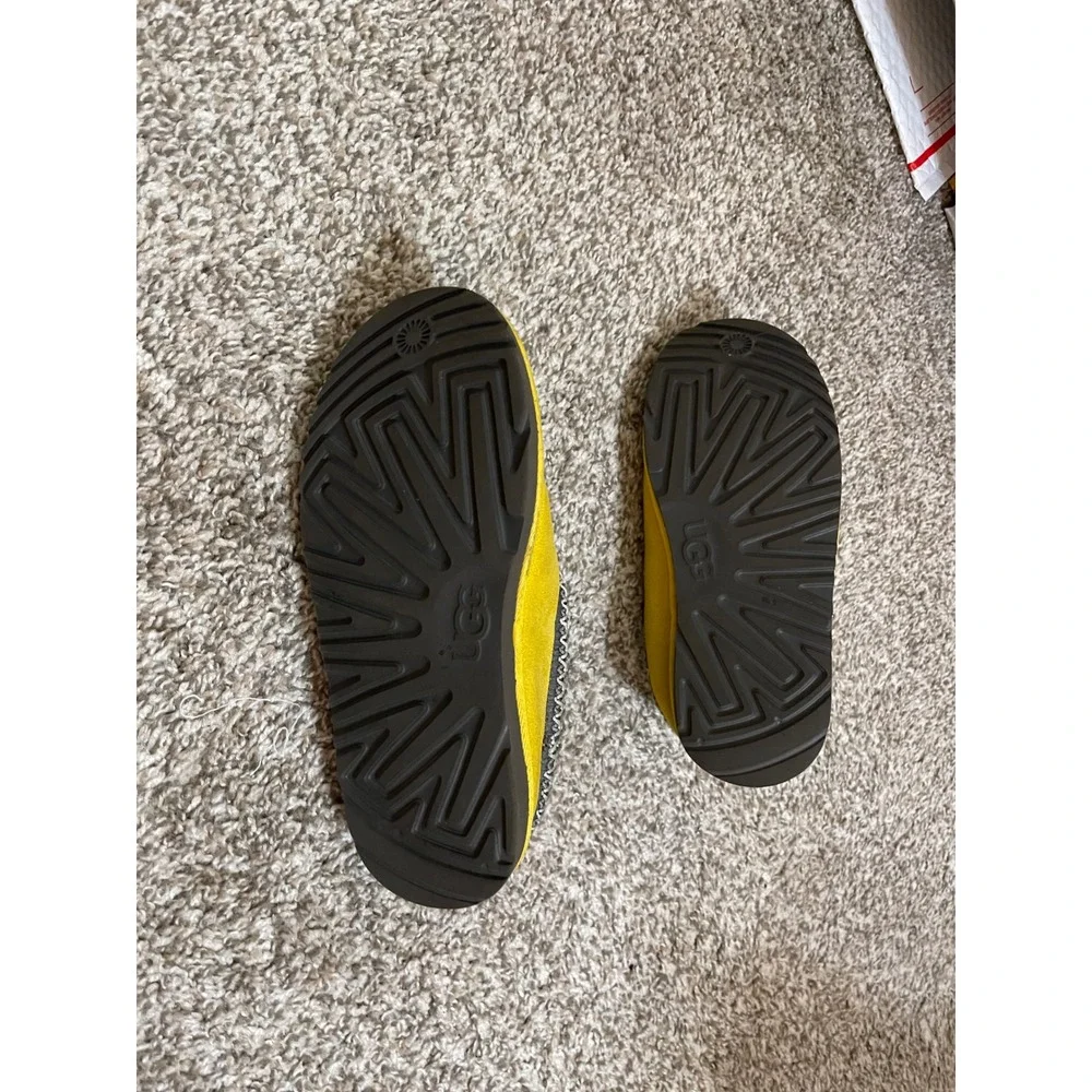 UGG Tasman Big Kid Size 4 - women's size 5.5 /6 - Gold preloved - Picture 4 of 6